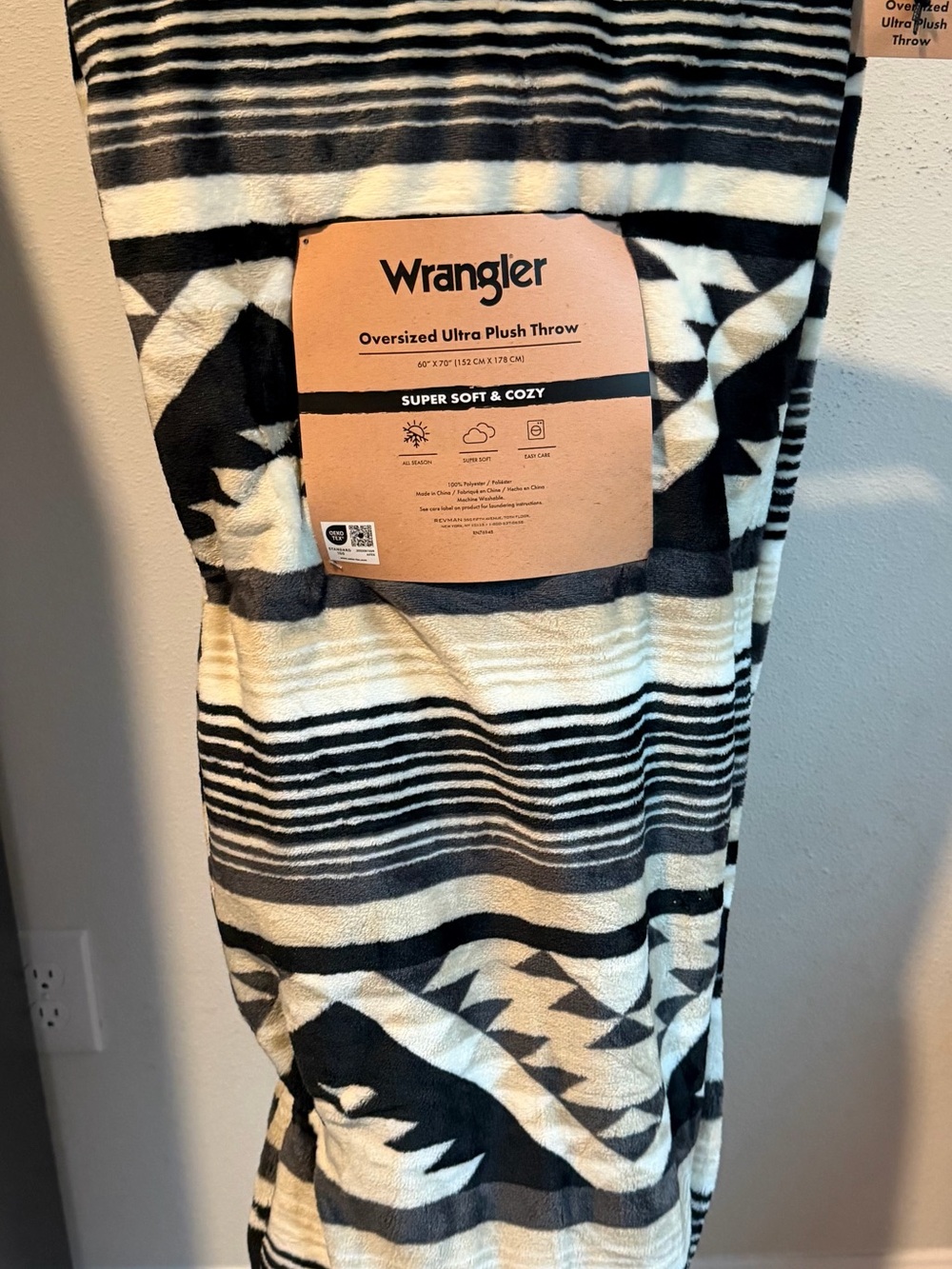Wrangler Black and Cream Oversized Plush Throw Blanket